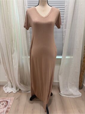 Everyday V-Neck Short-Sleeve Maxi Dress in Taupe